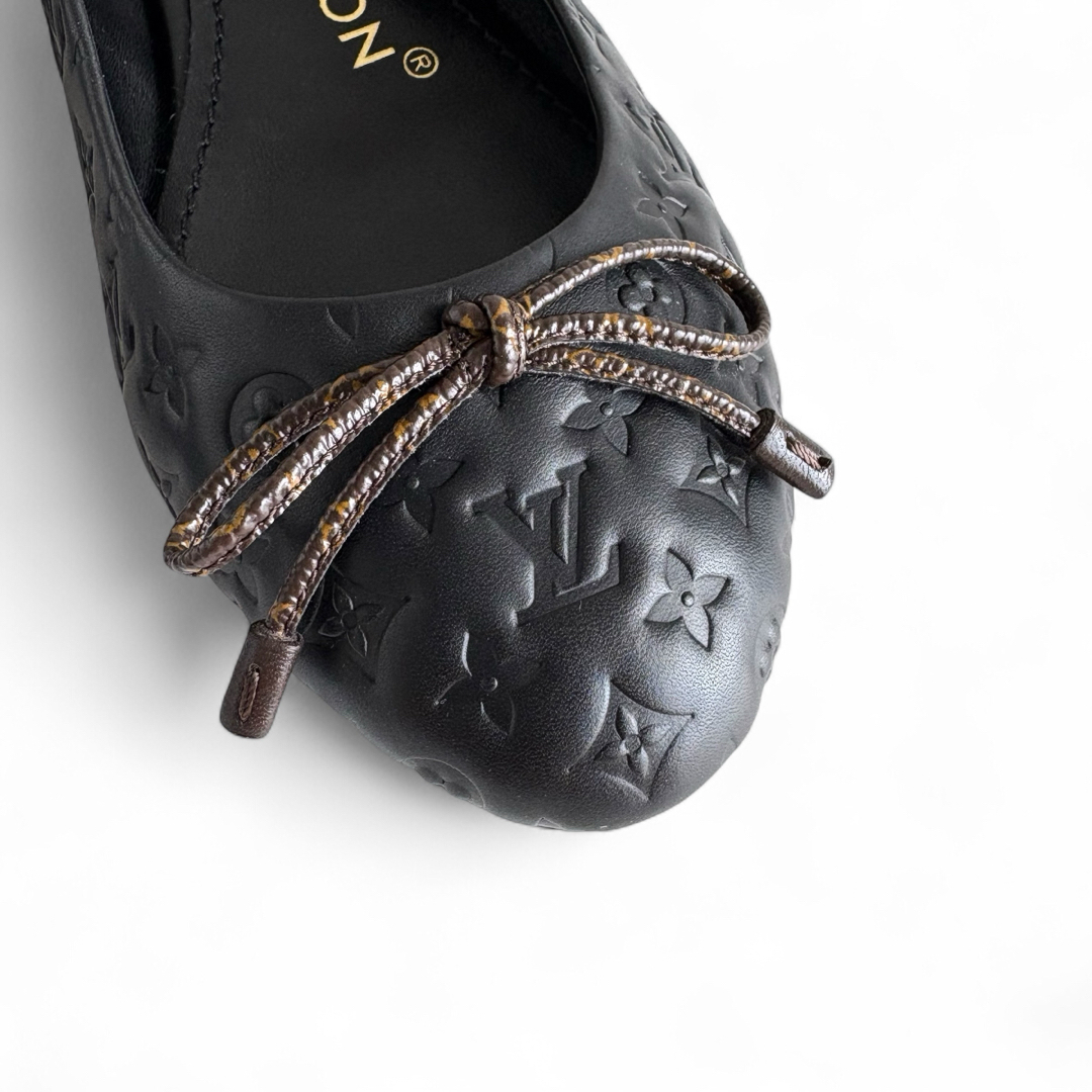 【2025年最新】海外限定の人気アイテム LOUIS VUITTON ライン ニーナ 23SS VUITTON LOUIS 未使用 - 靴