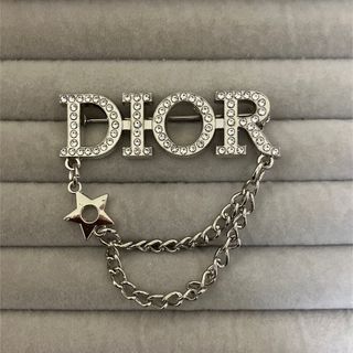 Christian Dior(ブローチ/コサージュ)のフリマアイテム一覧 Christian Dior(ブローチ/コサージュ)のフリマアイテム一覧