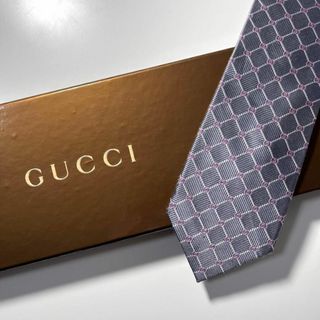 GUCCI - 美品 GUCCI ネクタイ シルク100% ライトグレー GG柄 総 GUCCI - 美品 GUCCI ネクタイ シルク100% ライトグレー GG柄 総