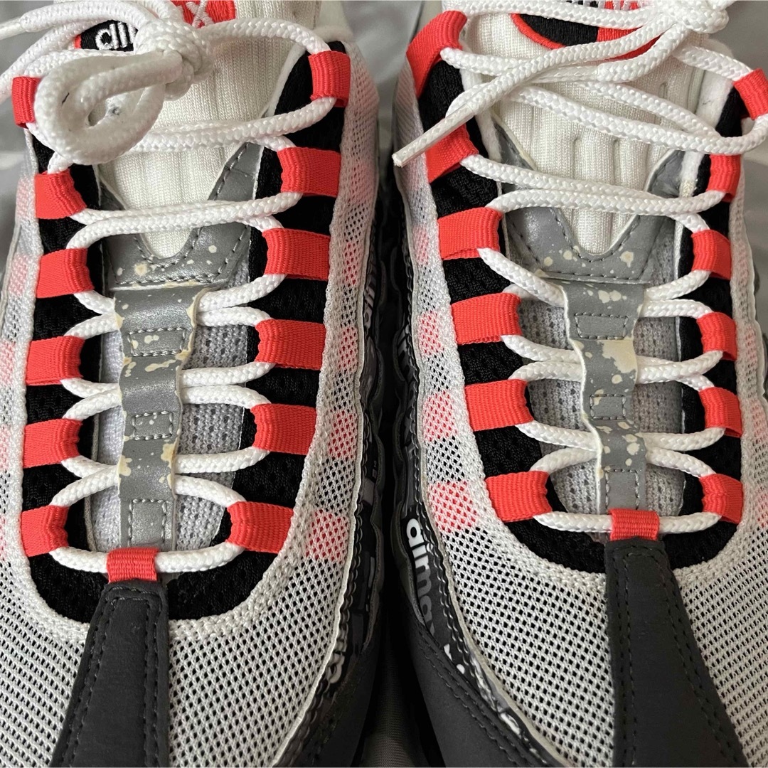 NIKE(ナイキ)の【美品】NIKE AIR MAX 95 atmos 29.0 グレー/レッド メンズの靴/シューズ(スニーカー)の商品写真