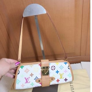 LOUIS VUITTON - 公式完売品!! 新品☆ヘッドバンド LV LOUIS VUITTON - 公式完売品!! 新品☆ヘッドバンド LV