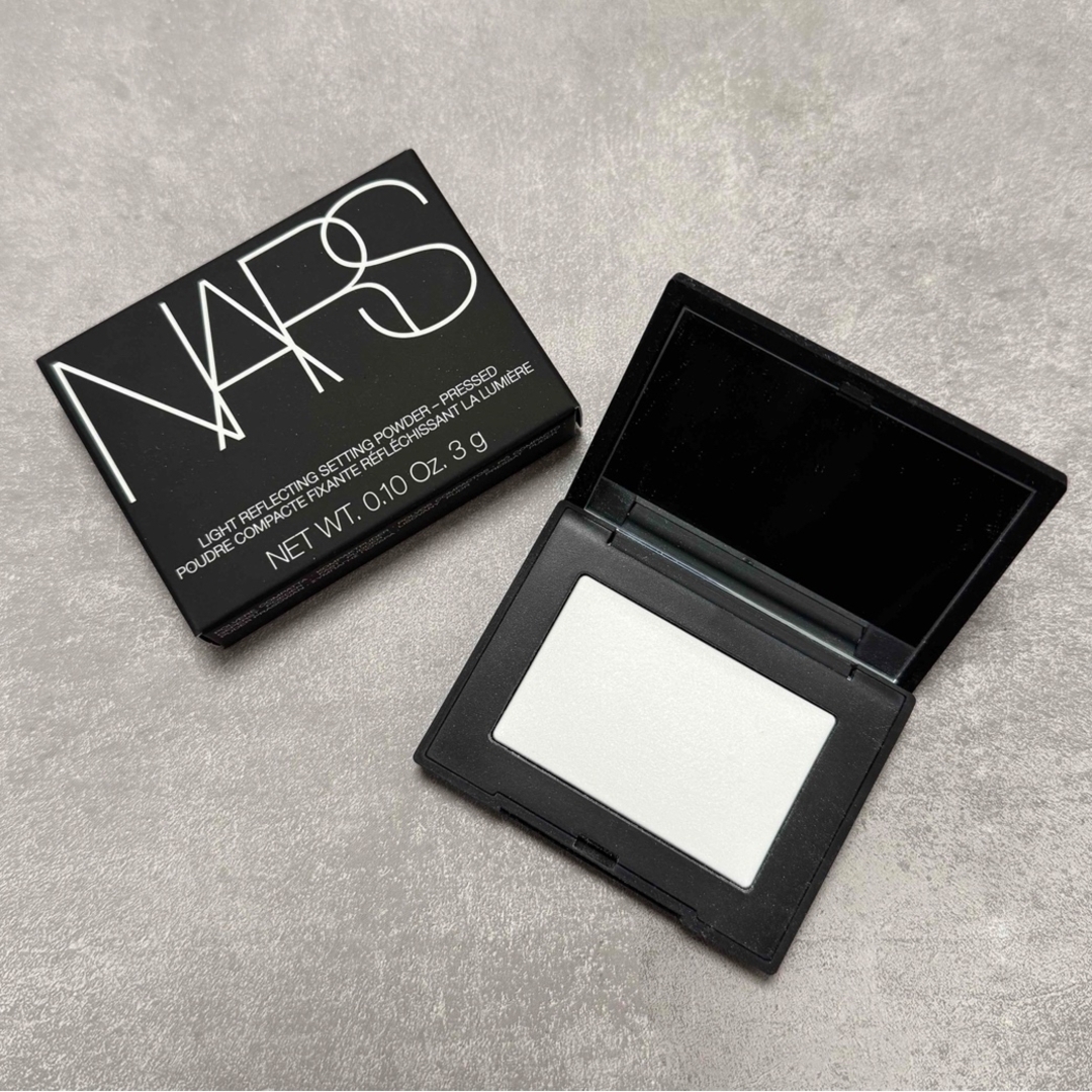NARS(ナーズジャパン)のNARS ライトリフレクティングセッティングパウダー プレスト N ミニ 024 コスメ/美容のベースメイク/化粧品(フェイスパウダー)の商品写真