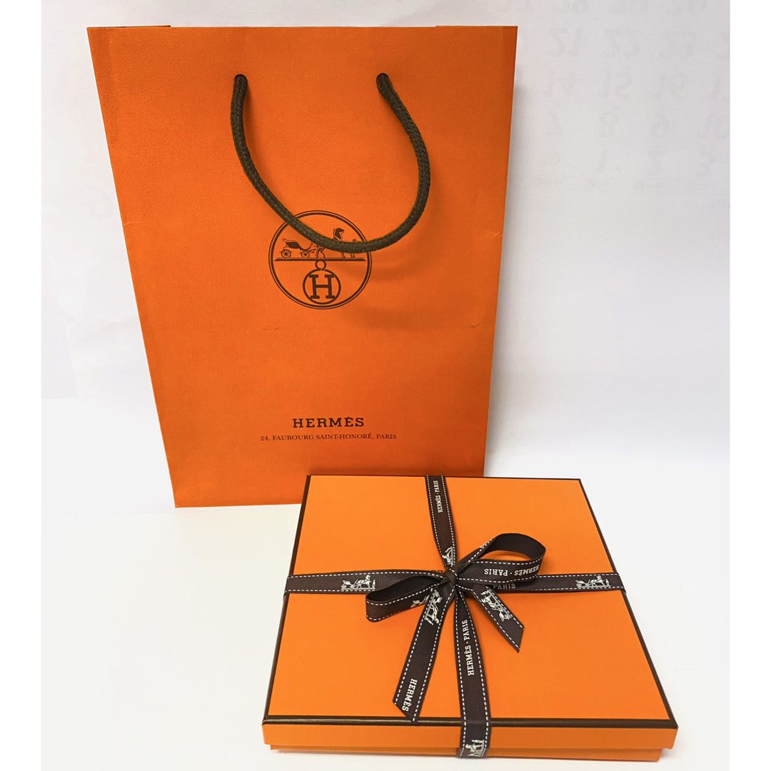 HERMES - 新品 2定価1.3万 エルメス カレ・タオル 《ステアーズ HERMES - 新品 2定価1.3万 エルメス カレ・タオル 《ステアーズ