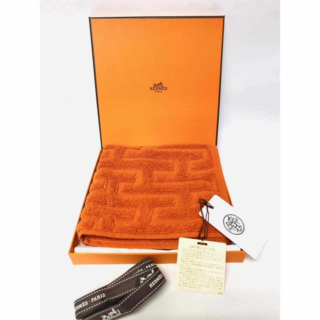 HERMES - 新品 2定価1.3万 エルメス カレ・タオル 《ステアーズ HERMES - 新品 2定価1.3万 エルメス カレ・タオル 《ステアーズ