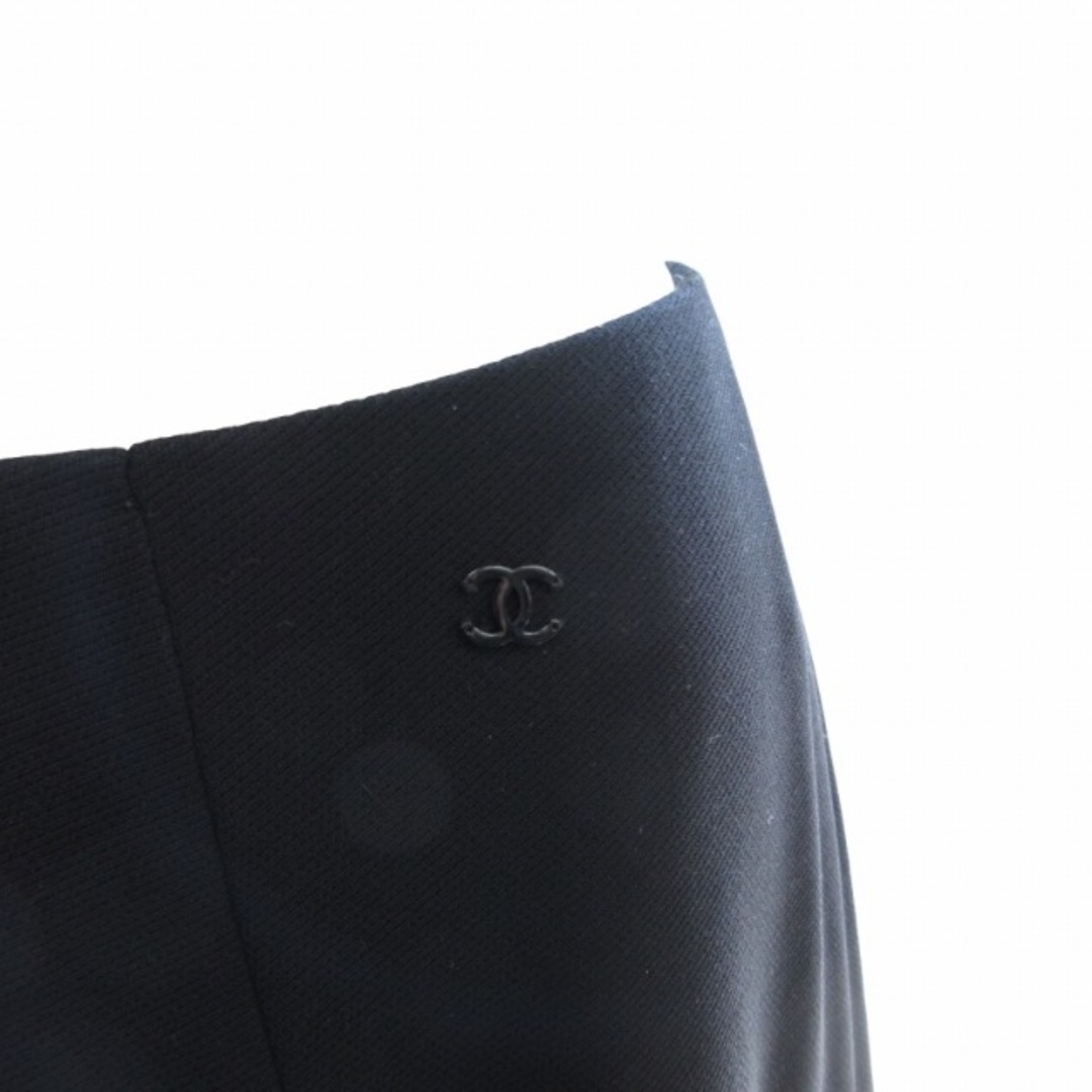 CHANEL - シャネル ココマーク装飾 ウール スカート ひざ丈 黒 CHANEL - シャネル ココマーク装飾 ウール スカート ひざ丈 黒