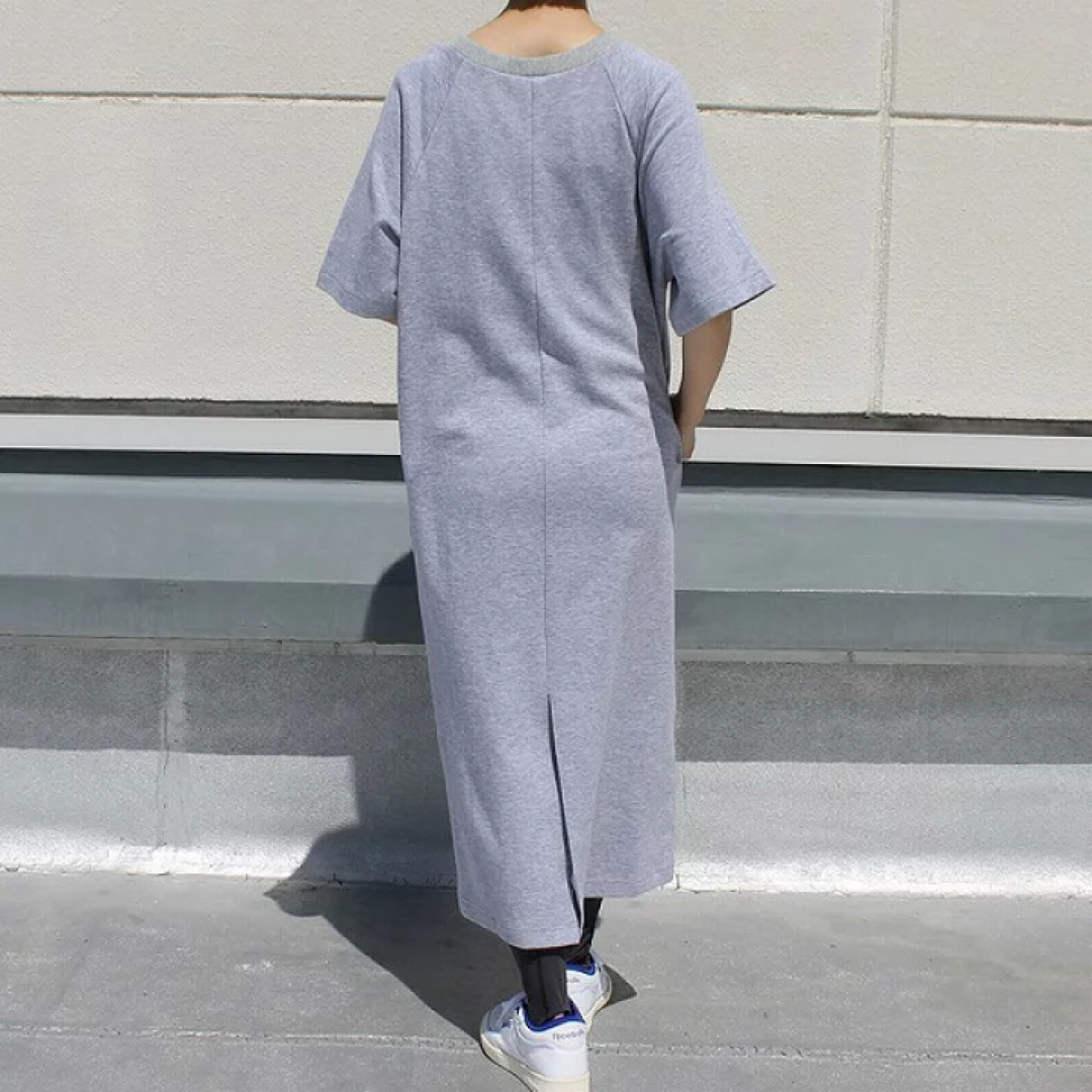 【新品】ネイビー　ロゴ入り スウェット ワンピース レスウェル leswel レディースのワンピース(ロングワンピース/マキシワンピース)の商品写真
