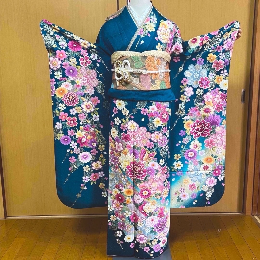 振袖 used品✨金ラメ生地に多彩な花が満載の柄 振袖5点セットの 振袖 used品✨金ラメ生地に多彩な花が満載の柄 振袖5点セットの