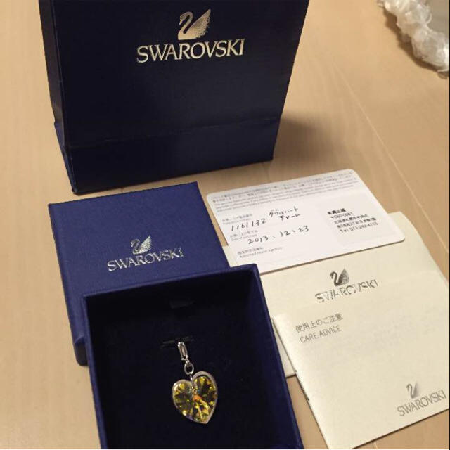 SWAROVSKI(スワロフスキー)の【violetrose様専用】スワロフスキー ダブルハートチャーム レディースのアクセサリー(その他)の商品写真