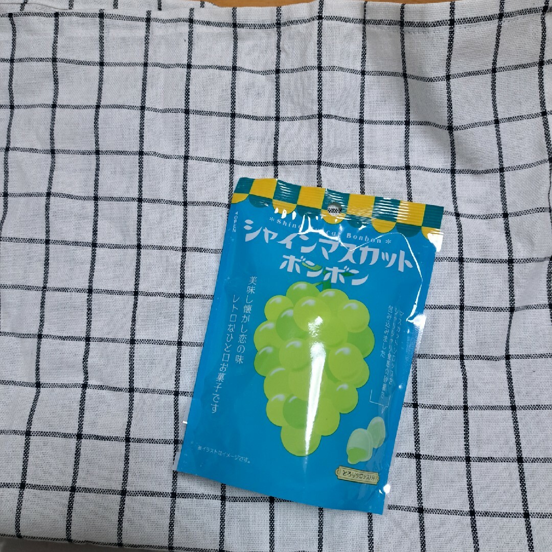 シャインマスカットボンボン 未開封8個入りの通販 by milkジャム シャインマスカットボンボン 未開封8個入りの通販 by milkジャム