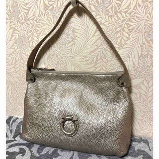 Salvatore Ferragamo(ショルダーバッグ)のフリマアイテム一覧 Salvatore Ferragamo(ショルダーバッグ)のフリマアイテム一覧