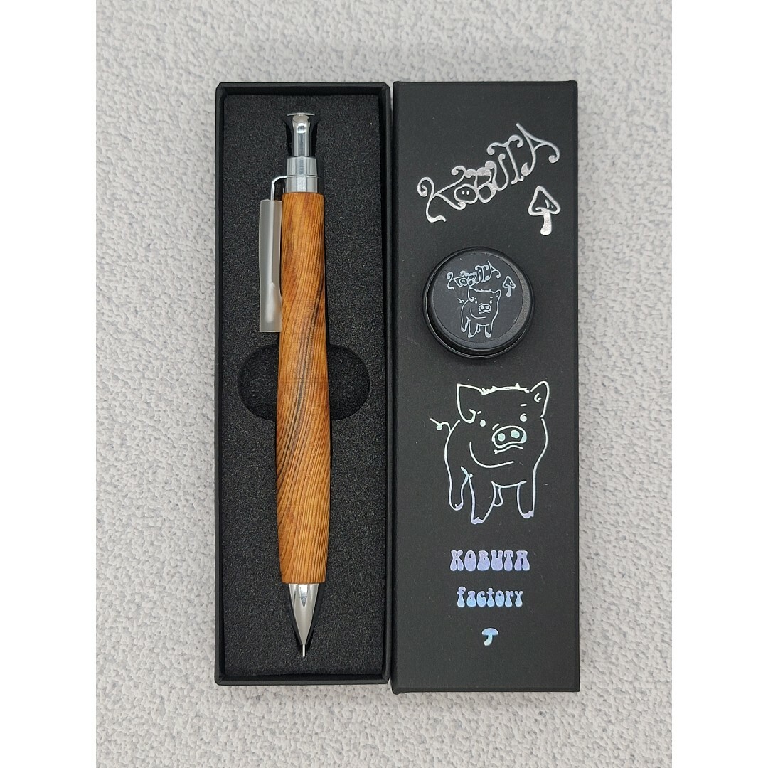 新品 こぶた工房 欅特上杢 シャープペンシル0.5ミリの通販 by 新品 こぶた工房 欅特上杢 シャープペンシル0.5ミリの通販 by