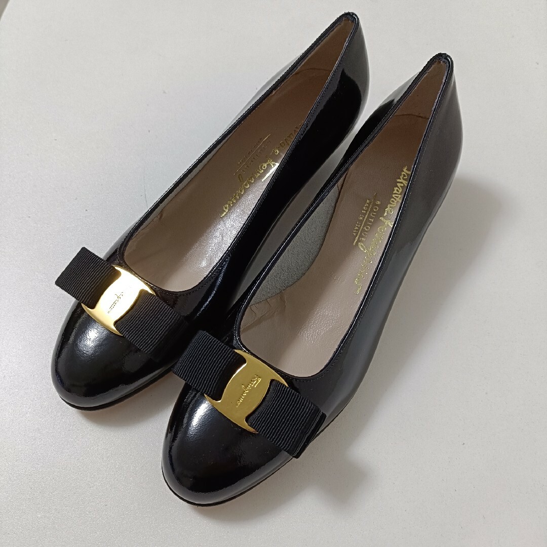Salvatore Ferragamo - サルヴァトーレフェラガモ ヴァラリボン Salvatore Ferragamo - サルヴァトーレフェラガモ ヴァラリボン