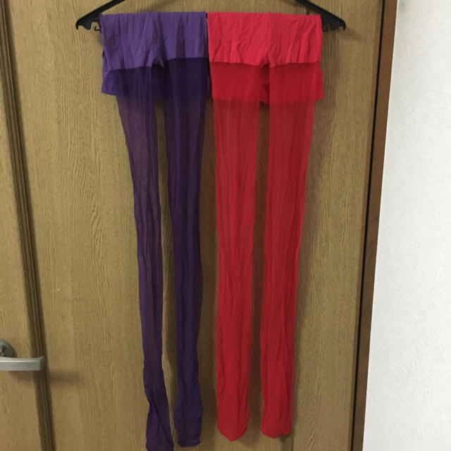 tutuanna(チュチュアンナ)のカラーストッキング 赤紫セット レディースのレッグウェア(タイツ/ストッキング)の商品写真