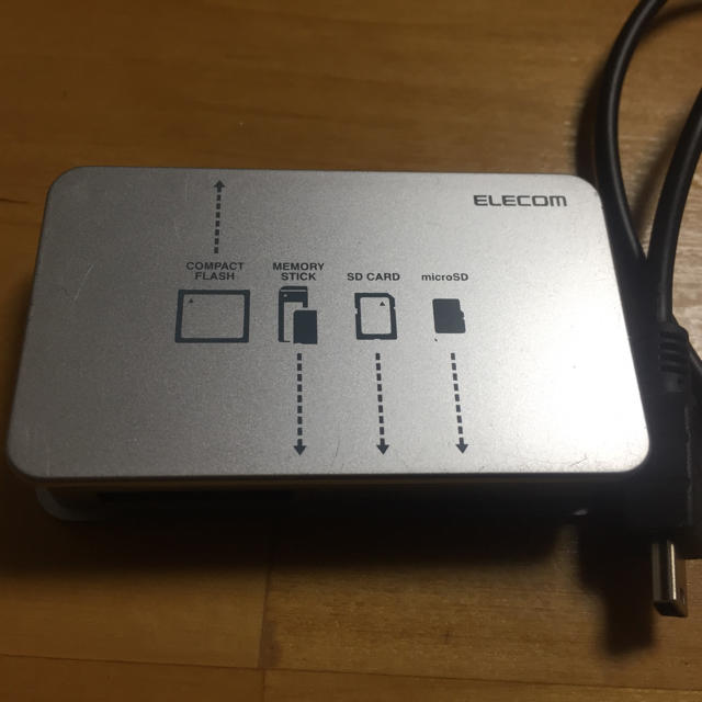 ELECOM(エレコム)のエレコム カードリーダー スマホ/家電/カメラのPC/タブレット(PC周辺機器)の商品写真