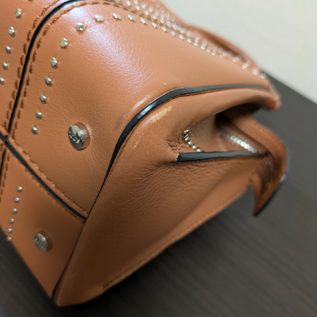 TOD'S - TOD'S/トッズ◇セラスタッズ付きの通販 by つぐ's shop TOD'S - TOD'S/トッズ◇セラスタッズ付きの通販 by つぐ's shop