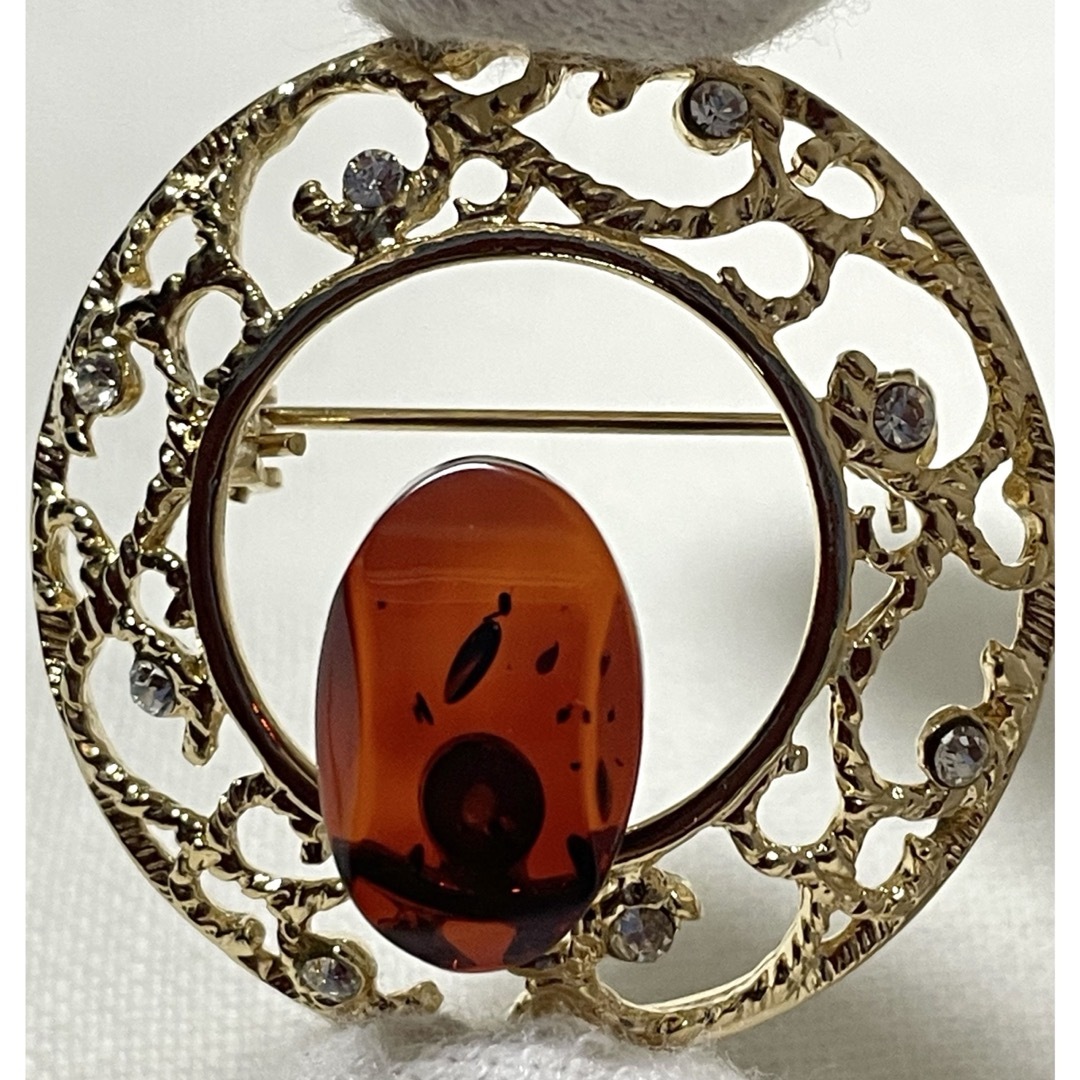 ブローチ 久慈琥珀 アンバー Kuji Amber ラインストーン付き！ レディースのアクセサリー(ブローチ/コサージュ)の商品写真