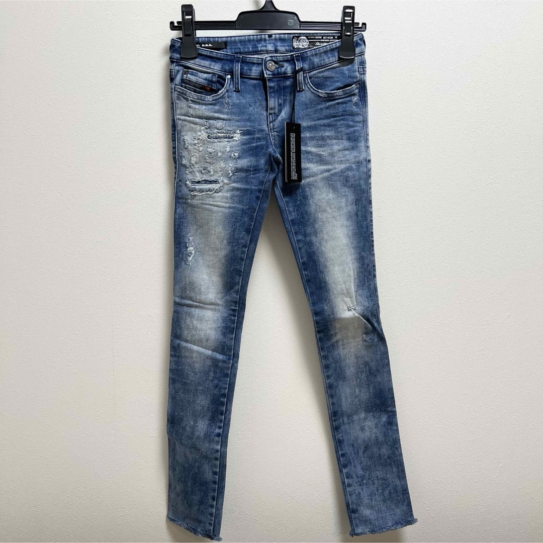 DIESEL - 新品タグ付きSKINZEE-LOW084DH スーパースキニーデニム DIESEL - 新品タグ付きSKINZEE-LOW084DH スーパースキニーデニム