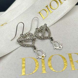 Christian Dior - 定番人気商品 Diorピアス シルバー の通販 by Christian Dior - 定番人気商品 Diorピアス シルバー の通販 by