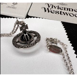 Vivienne Westwood(ネックレス ・ ホワイト/白色系)のフリマ Vivienne Westwood(ネックレス ・ ホワイト/白色系)のフリマ