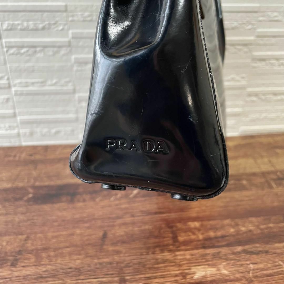 PRADA - プラダ ロゴ エナメル パテントレザー ハンド トート PRADA - プラダ ロゴ エナメル パテントレザー ハンド トート