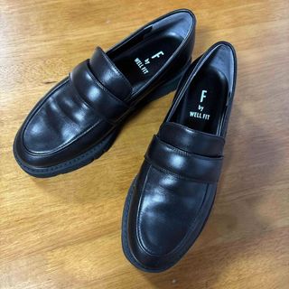 Clarks - ◎ ZARA クラークス コラボ シューズピンク37の通販 by Clarks - ◎ ZARA クラークス コラボ シューズピンク37の通販 by