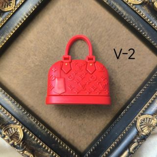 専用☆リカちゃん お引きずり 黒着物 金珠和房付き髪飾り 専用☆リカちゃん お引きずり 黒着物 金珠和房付き髪飾り