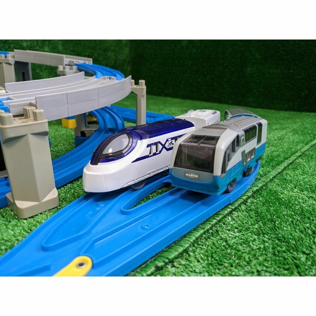 プラレール レイアウト 複線 高架 レール タワー 踏切 トンネル プラレール レイアウト 複線 高架 レール タワー 踏切 トンネル