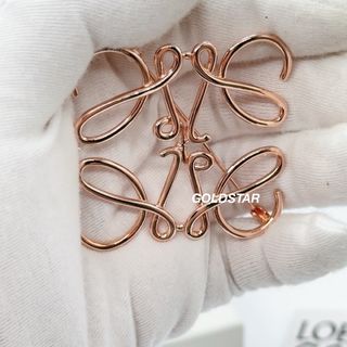 LOEWE - LOEWE ロエベ アナグラム ブローチの通販 by みこ's LOEWE - LOEWE ロエベ アナグラム ブローチの通販 by みこ's