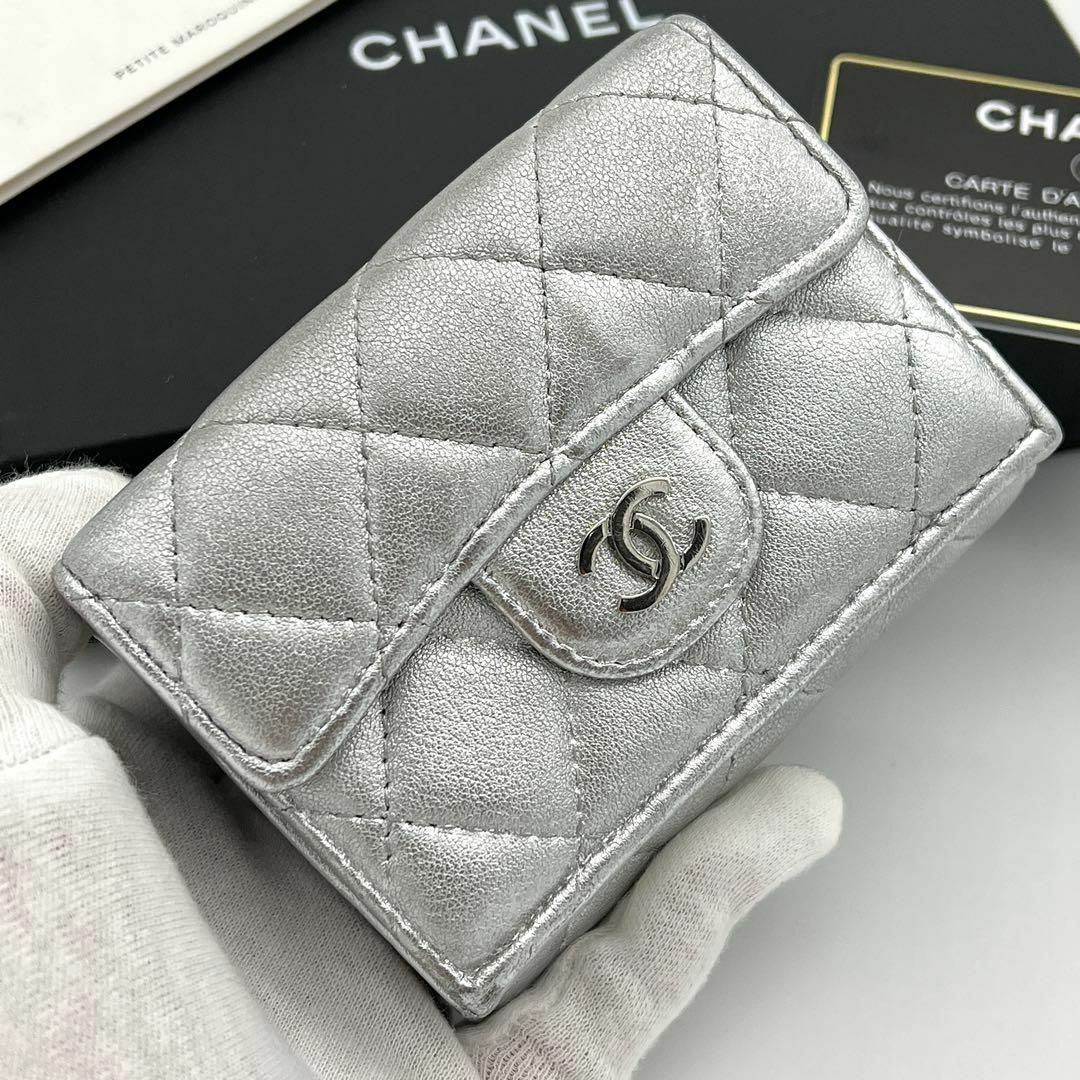 CHANEL - 【激レア】 シャネル マトラッセ ラムスキン 三つ折り CHANEL - 【激レア】 シャネル マトラッセ ラムスキン 三つ折り