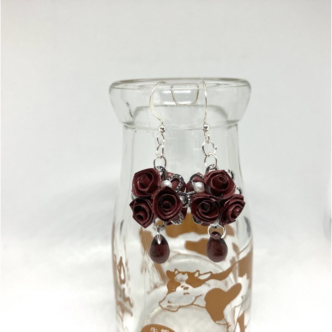 ワインレッド色の薔薇のピアス☆しずく♪ロザフィの通販 by ワインレッド色の薔薇のピアス☆しずく♪ロザフィの通販 by