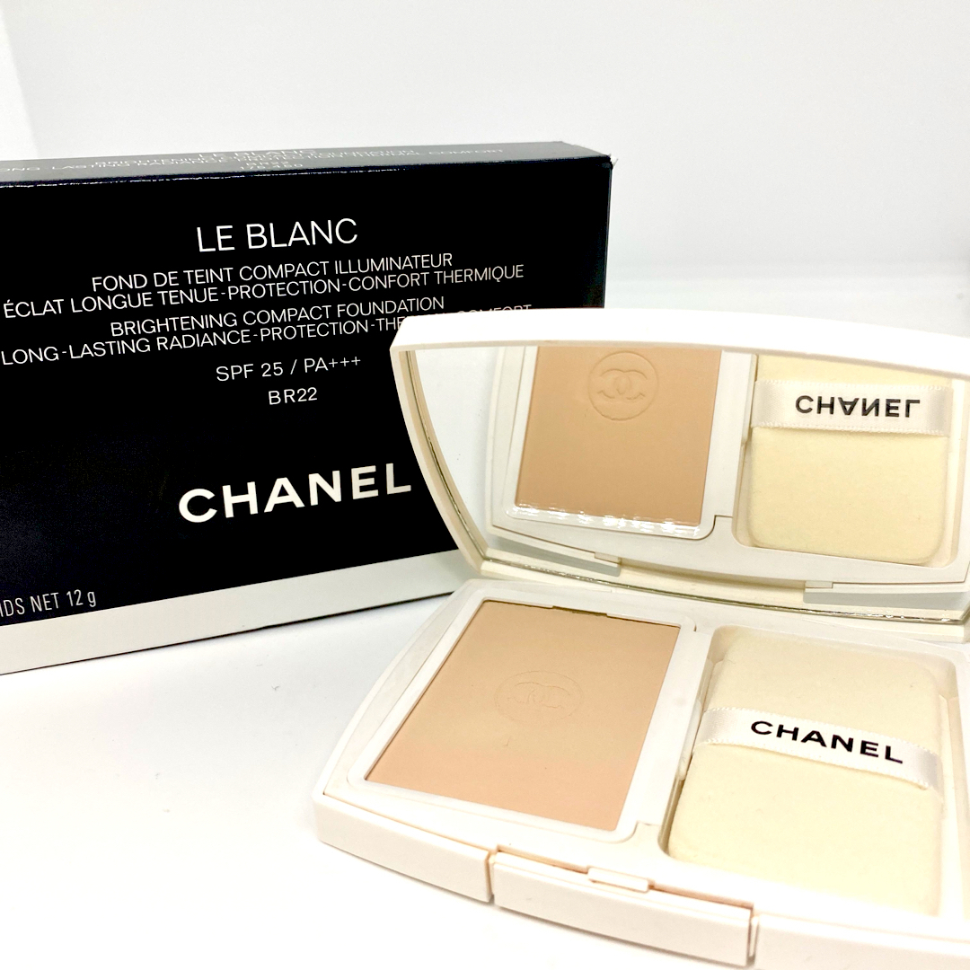 CHANEL - CHANEL ルブラン ブライトニング コンパクト パウダー CHANEL - CHANEL ルブラン ブライトニング コンパクト パウダー