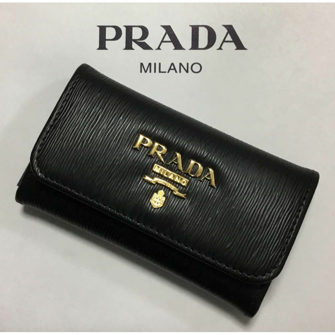 PRADA - 新品 ショッパー付 PRADA プラダ メタルロゴ 本革 PRADA - 新品 ショッパー付 PRADA プラダ メタルロゴ 本革