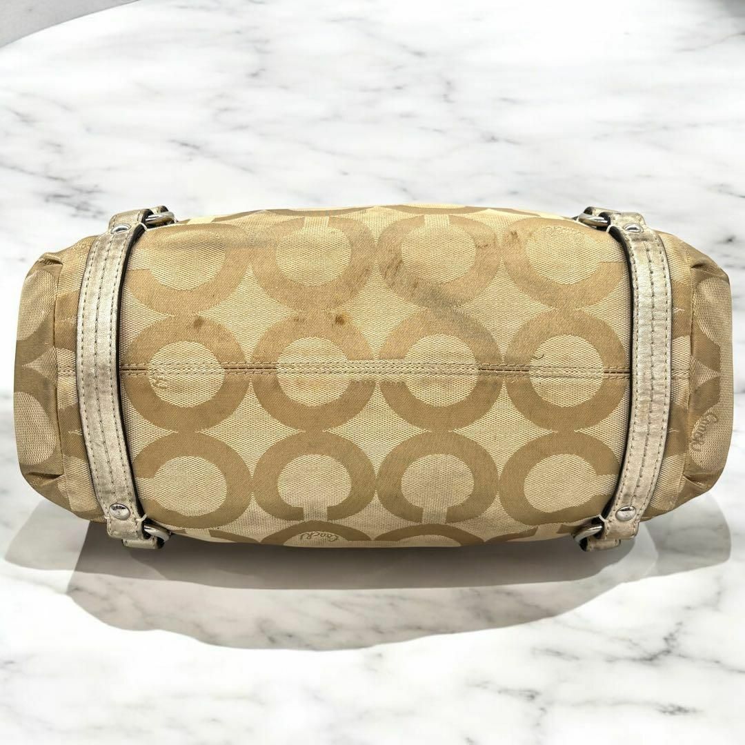 COACH - 【美品】チャーム付 COACH ベージュ シグネチャー 2WAY COACH - 【美品】チャーム付 COACH ベージュ シグネチャー 2WAY