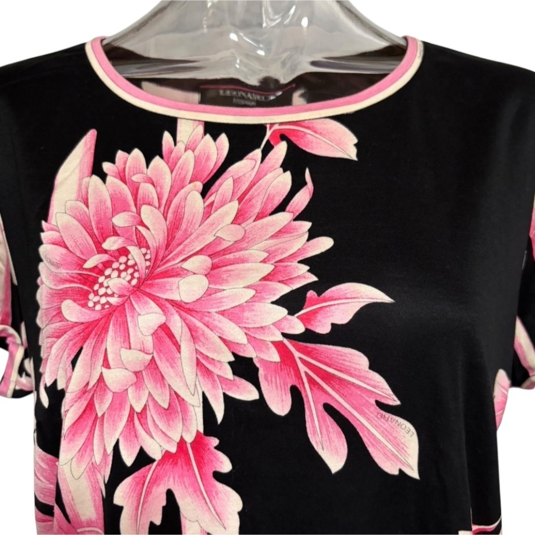 LEONARD - *LEONARD*花柄 半袖Tシャツ 黒/ピンクの通販 by LEONARD - *LEONARD*花柄 半袖Tシャツ 黒/ピンクの通販 by