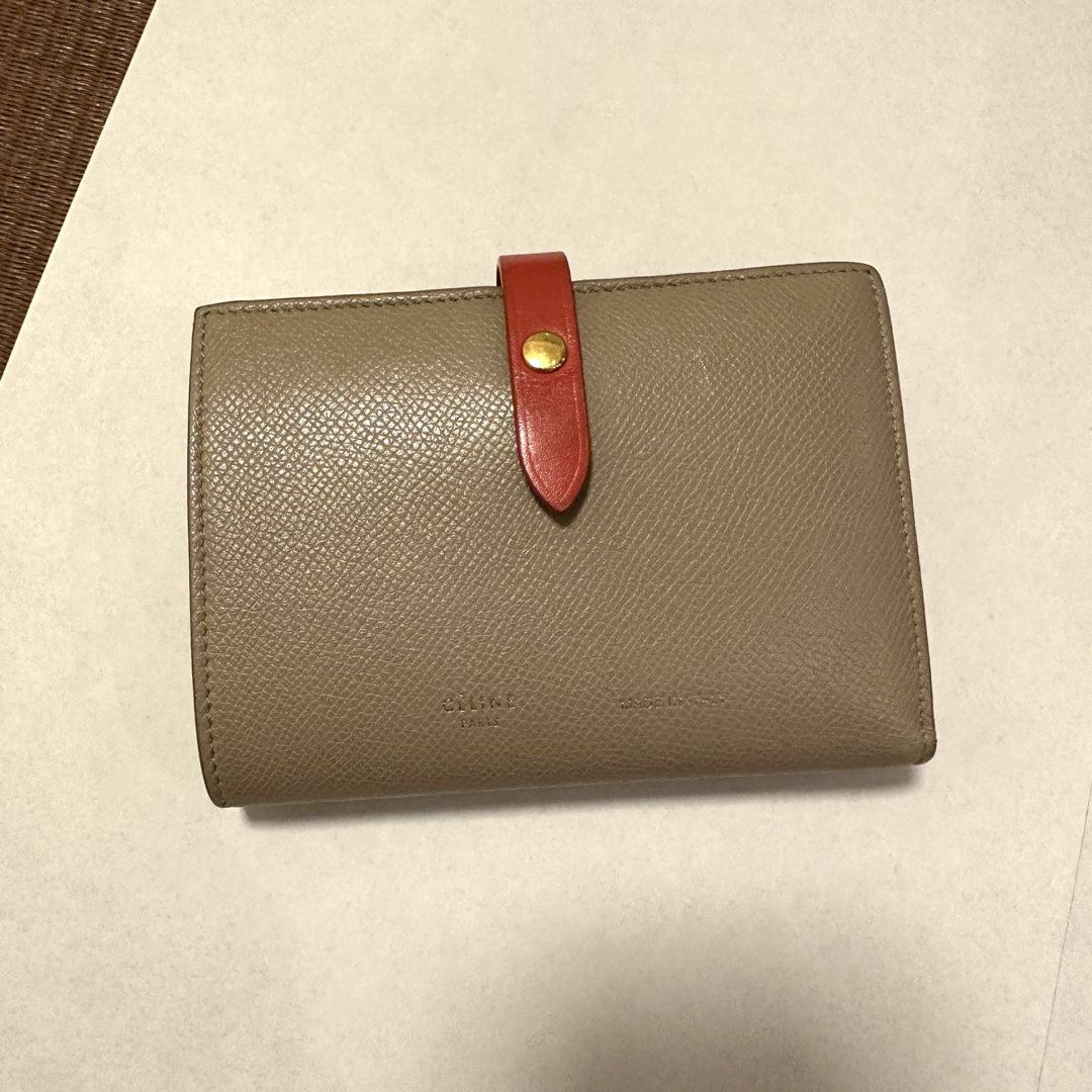 CELINE - レア色。Celine 二つ折り財布 ミディアムストラップ CELINE - レア色。Celine 二つ折り財布 ミディアムストラップ