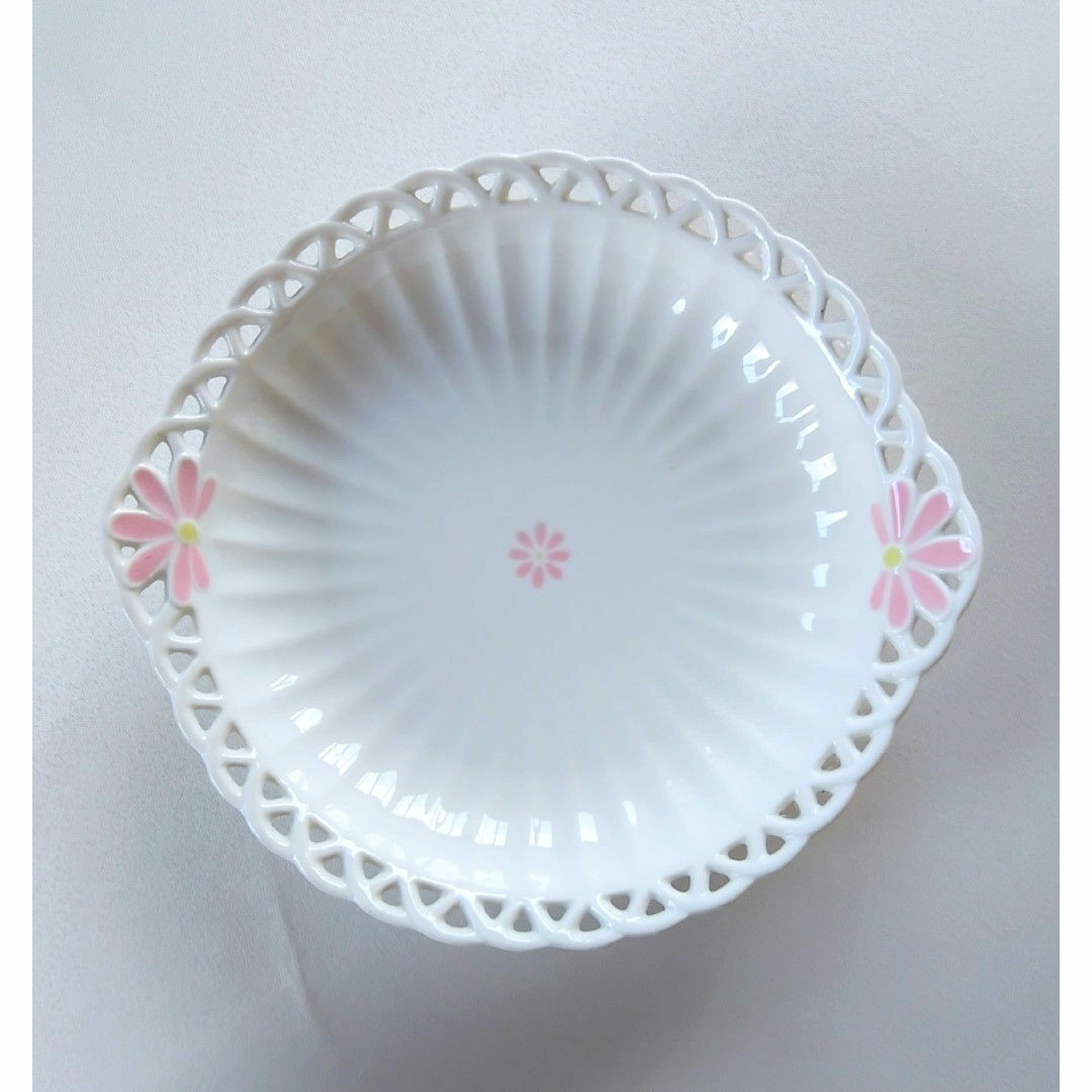 お花柄 持ち手付き陶器中皿 4枚セットの通販 by 木苺のパフェ's お花柄 持ち手付き陶器中皿 4枚セットの通販 by 木苺のパフェ's