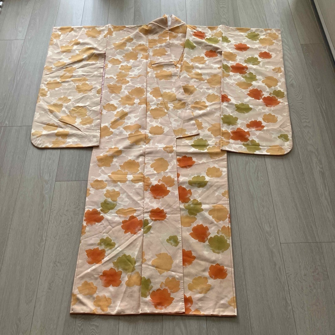 お振袖 花模様 オレンジ 正絹の通販 by ALOHA|ラクマ お振袖 花模様 オレンジ 正絹の通販 by ALOHA|ラクマ