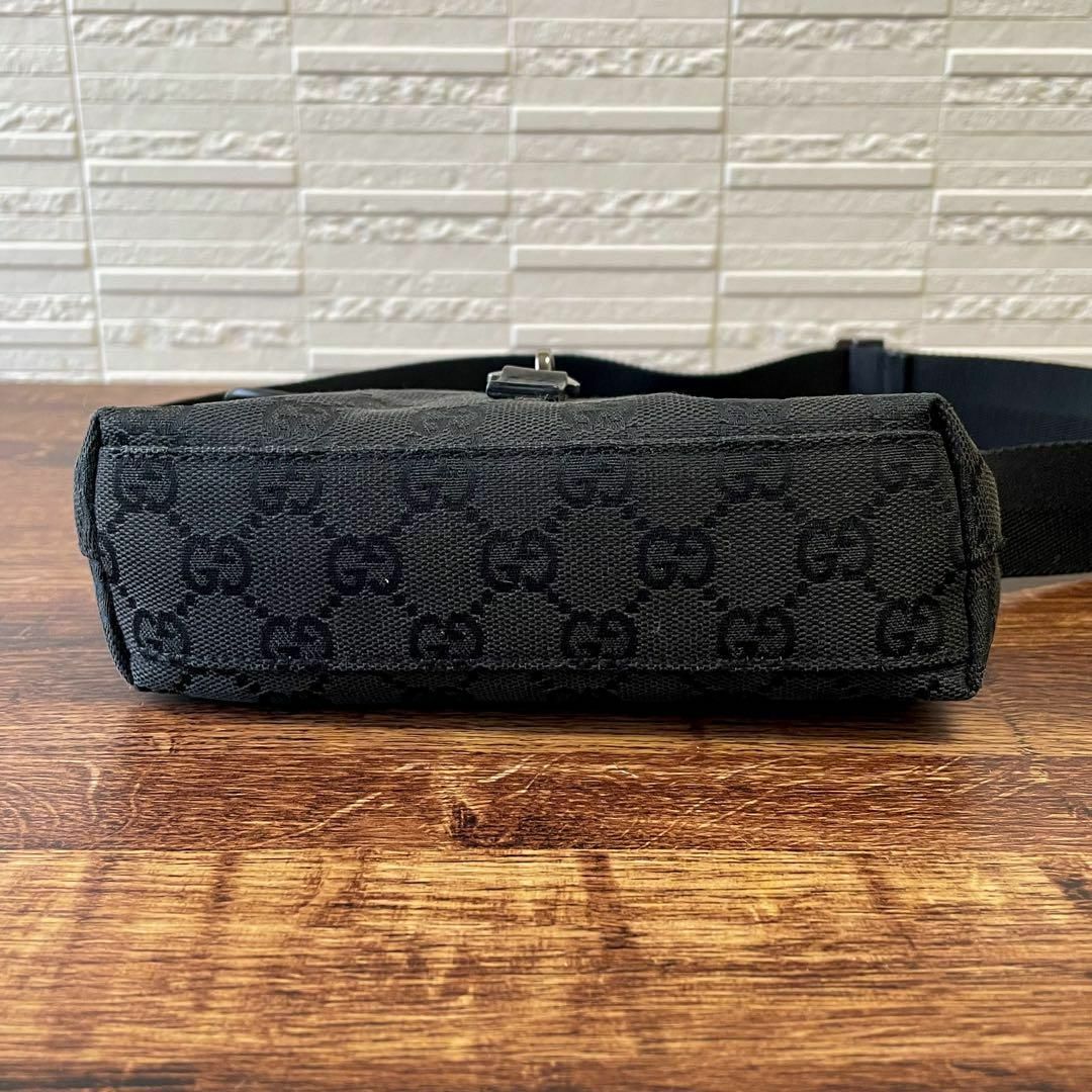 GUCCI - グッチ GGキャンバス レザー ウエスト ポーチ GUCCI - グッチ GGキャンバス レザー ウエスト ポーチ