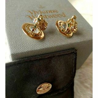 Vivienne Westwood - タイニーオーブピアス ゴールドの通販 by Vivienne Westwood - タイニーオーブピアス ゴールドの通販 by