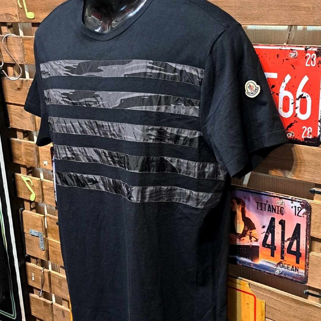 MONCLER - MONCLER モンクレール カモフラボーダー ロゴワッペン MONCLER - MONCLER モンクレール カモフラボーダー ロゴワッペン