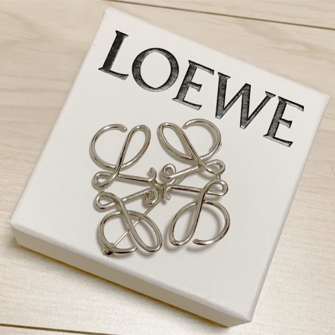 LOEWE - ロエベ アナグラムブローチの通販 by nn's shop|ロエベ LOEWE - ロエベ アナグラムブローチの通販 by nn's shop|ロエベ