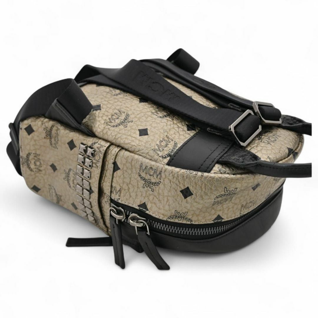 MCM - MCM ミニリュック ロゴ シルバー×スタッズ Bランク MCM - MCM ミニリュック ロゴ シルバー×スタッズ Bランク