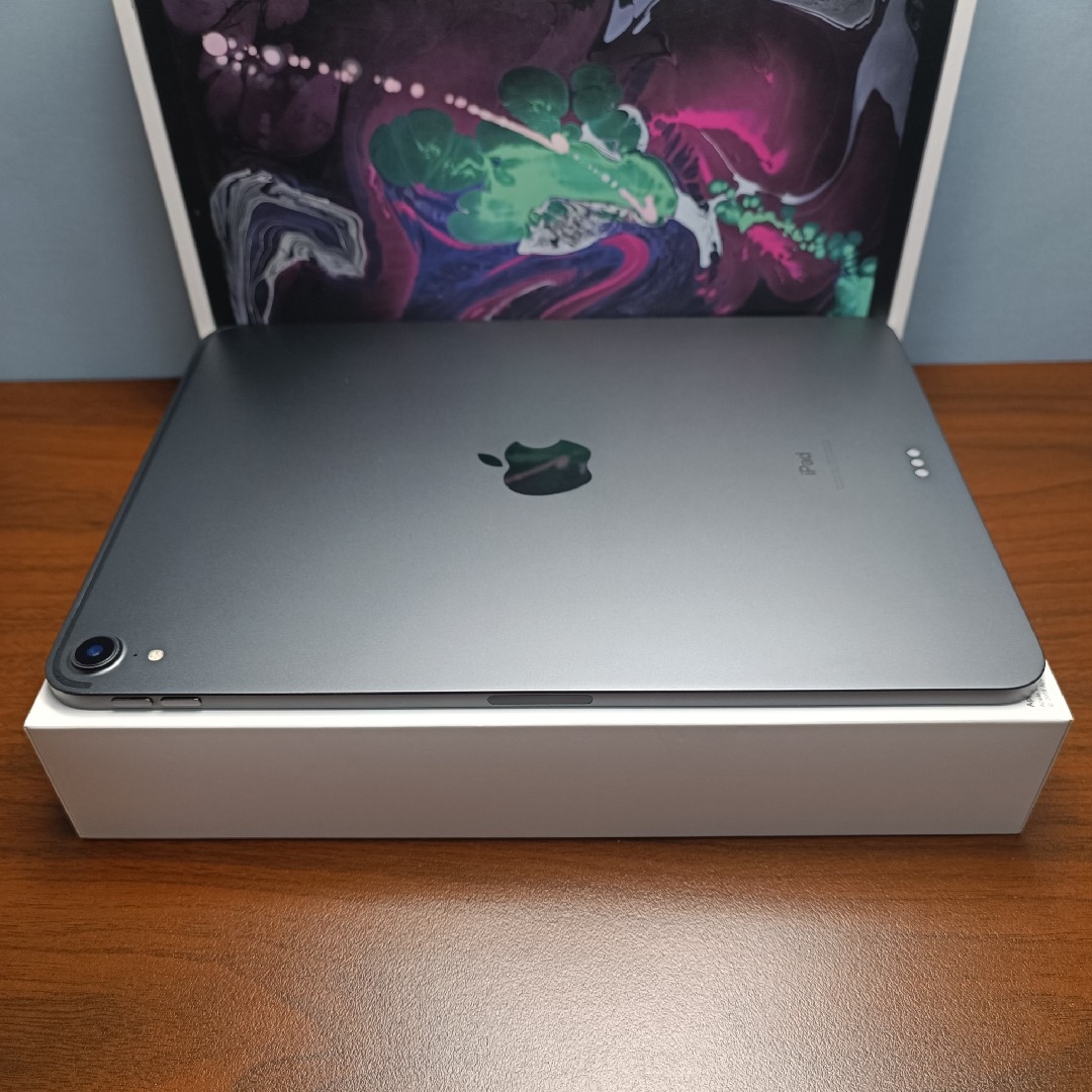 Apple - (美品) iPad Pro 11インチ 第ー世代 512GB キーボード Apple - (美品) iPad Pro 11インチ 第ー世代 512GB キーボード