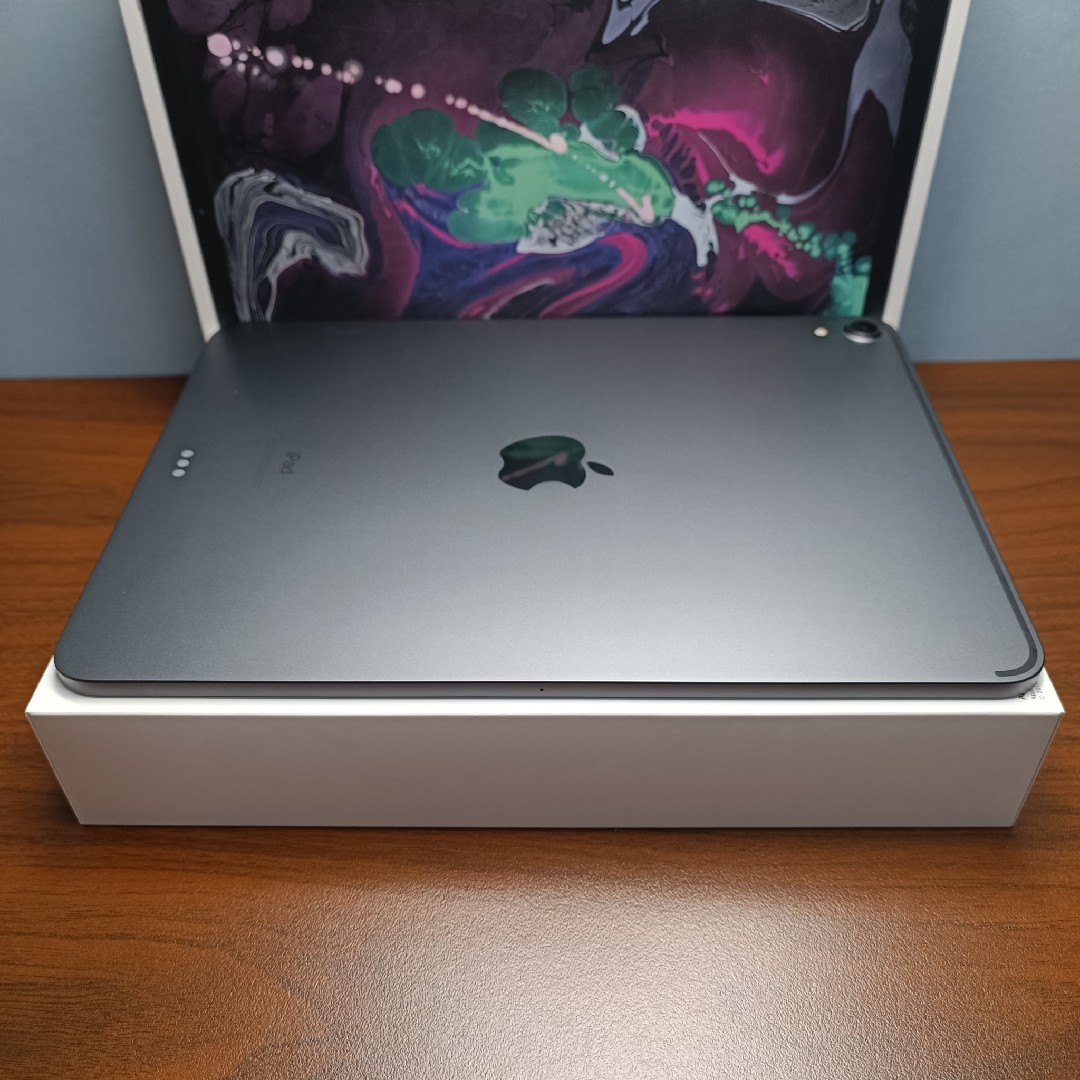 Apple - (美品) iPad Pro 11インチ 第ー世代 512GB キーボード Apple - (美品) iPad Pro 11インチ 第ー世代 512GB キーボード