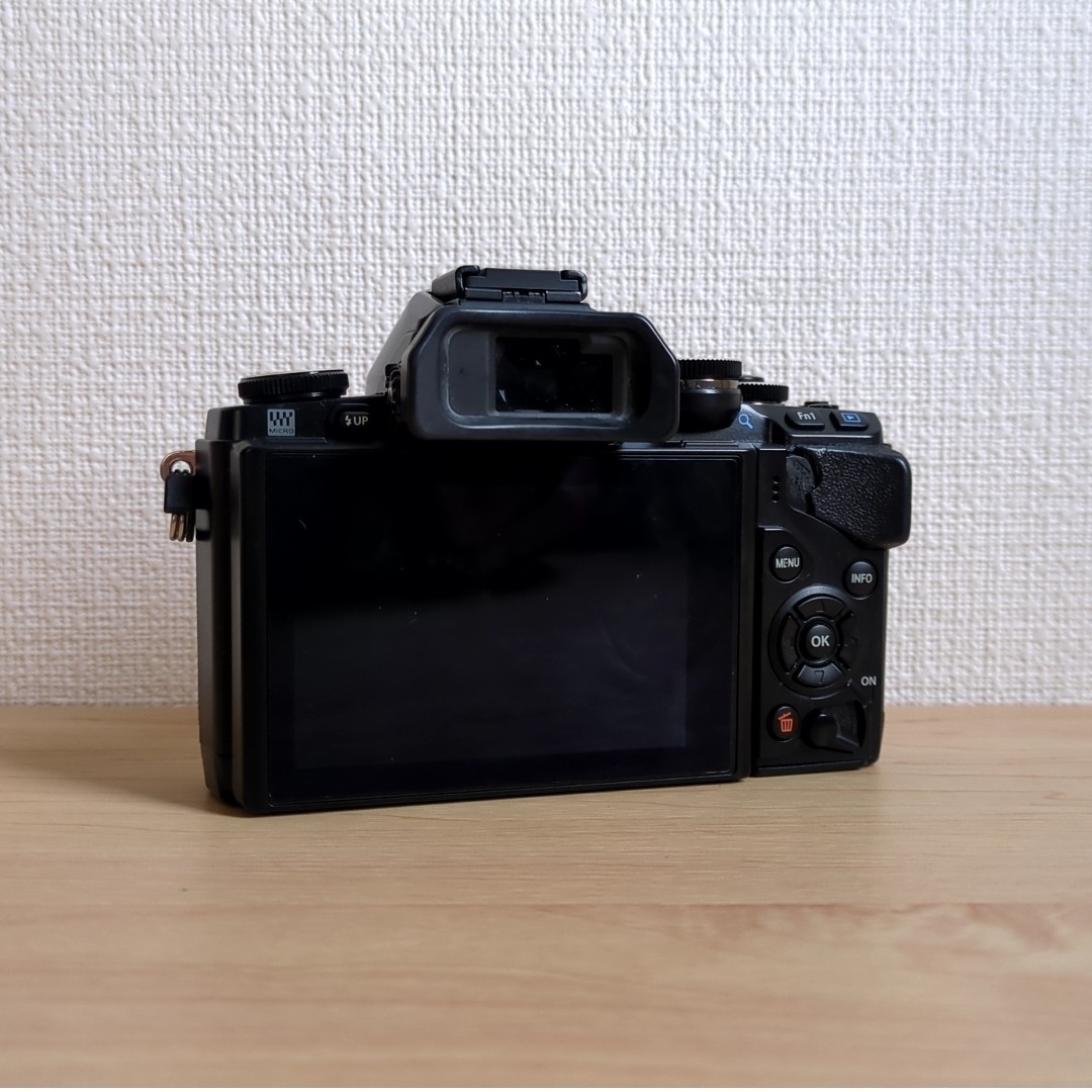 OLYMPUS - OLYMPUS ミラーレス一眼カメラ OM-D E-M10 ボディの OLYMPUS - OLYMPUS ミラーレス一眼カメラ OM-D E-M10 ボディの