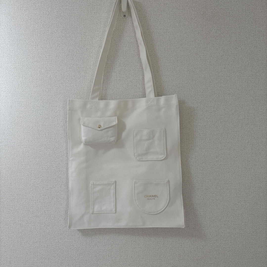 CHANEL - CHANEL ポケット付きトートバッグ 新品未使用の通販 by CHANEL - CHANEL ポケット付きトートバッグ 新品未使用の通販 by