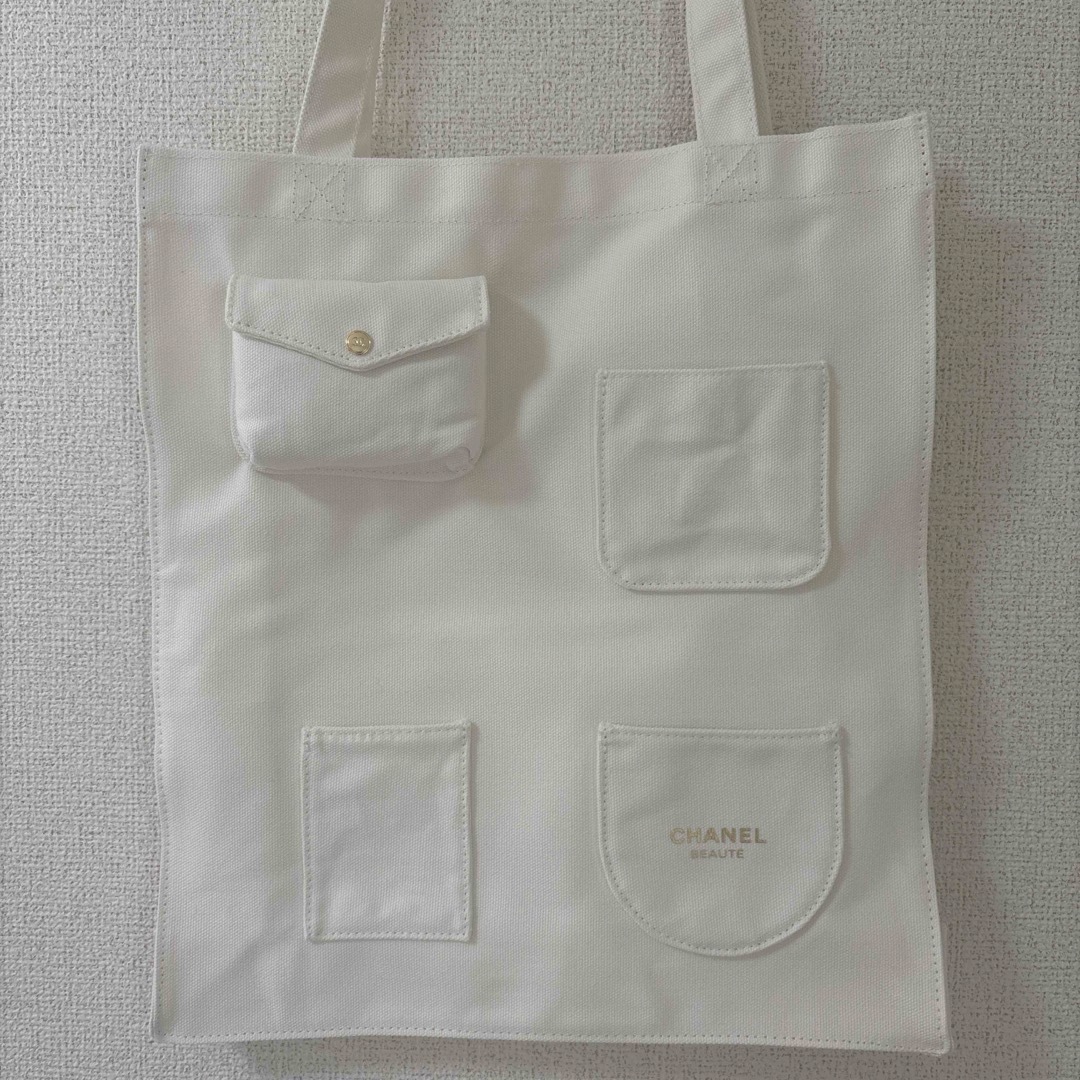 CHANEL - CHANEL ポケット付きトートバッグ 新品未使用の通販 by CHANEL - CHANEL ポケット付きトートバッグ 新品未使用の通販 by