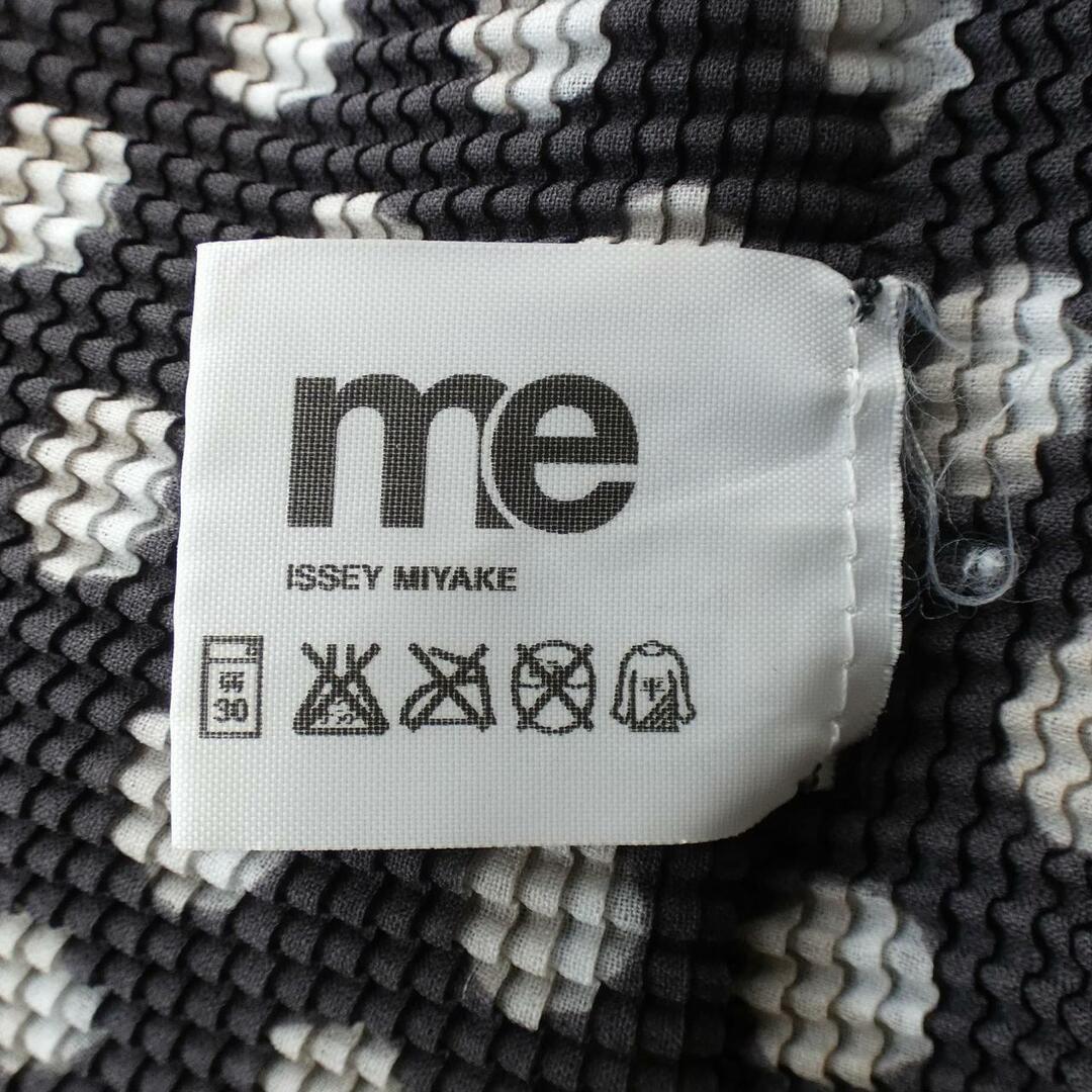 ISSEY MIYAKE - ミーイッセイミヤケ me ISSEY MIYAKE トップスの ISSEY MIYAKE - ミーイッセイミヤケ me ISSEY MIYAKE トップスの