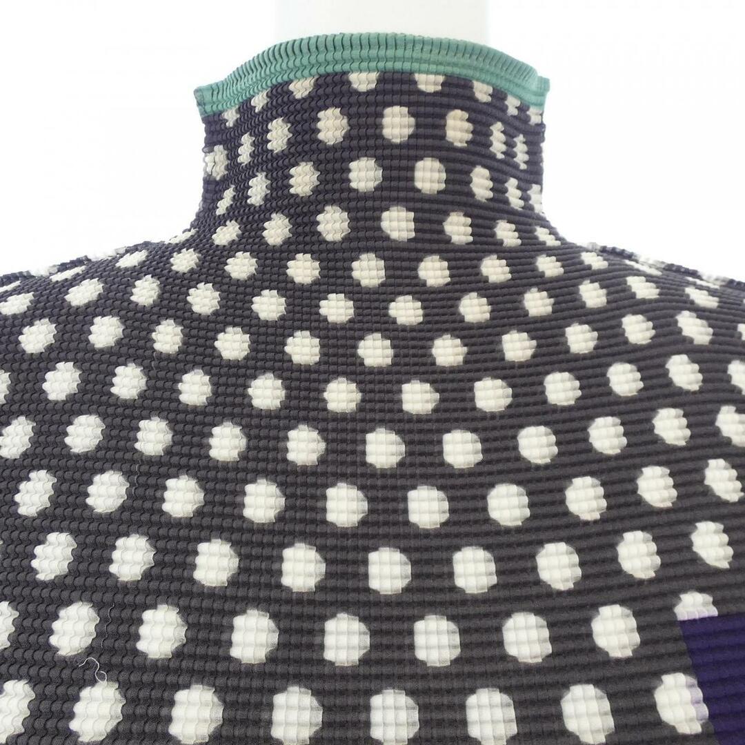 ISSEY MIYAKE - ミーイッセイミヤケ me ISSEY MIYAKE トップスの ISSEY MIYAKE - ミーイッセイミヤケ me ISSEY MIYAKE トップスの