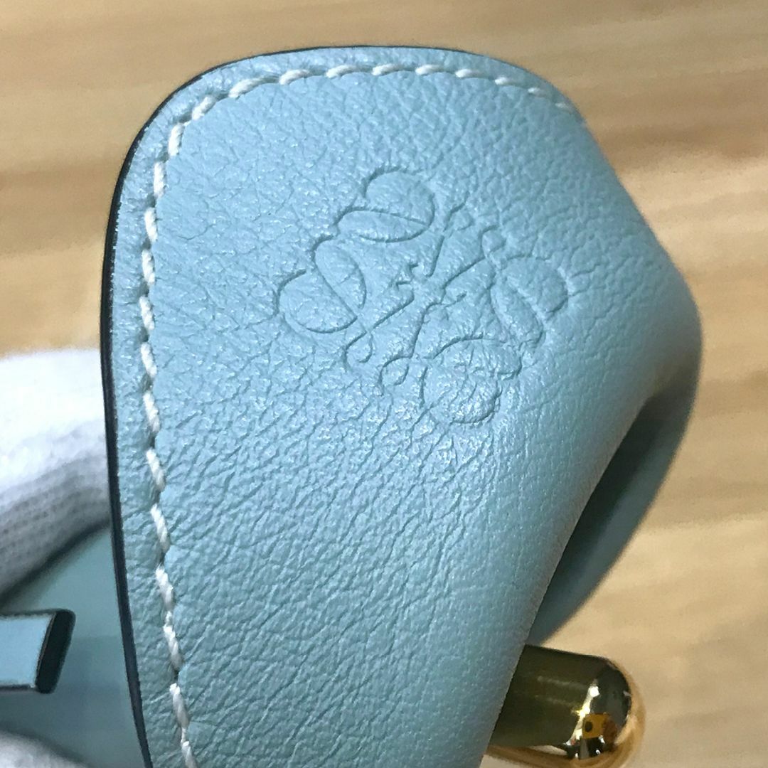 LOEWE 【新品同様】 ロエベ カラ バッグチャーム ユリモチーフ